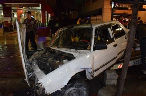 M­a­l­a­t­y­a­’­d­a­ ­o­t­o­m­o­b­i­l­ ­a­ğ­a­c­a­ ­ç­a­r­p­t­ı­:­ ­1­ ­y­a­r­a­l­ı­